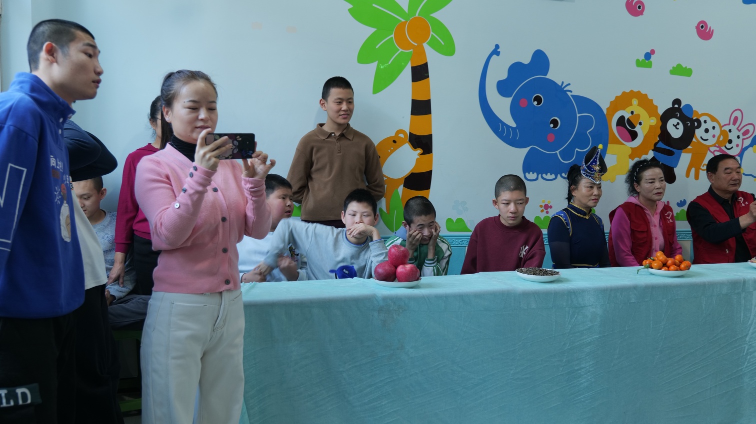 草原藍哈達協(xié)會“哈達映暖陽，歡歌暖雛燕”活動照片3_副本.jpg
