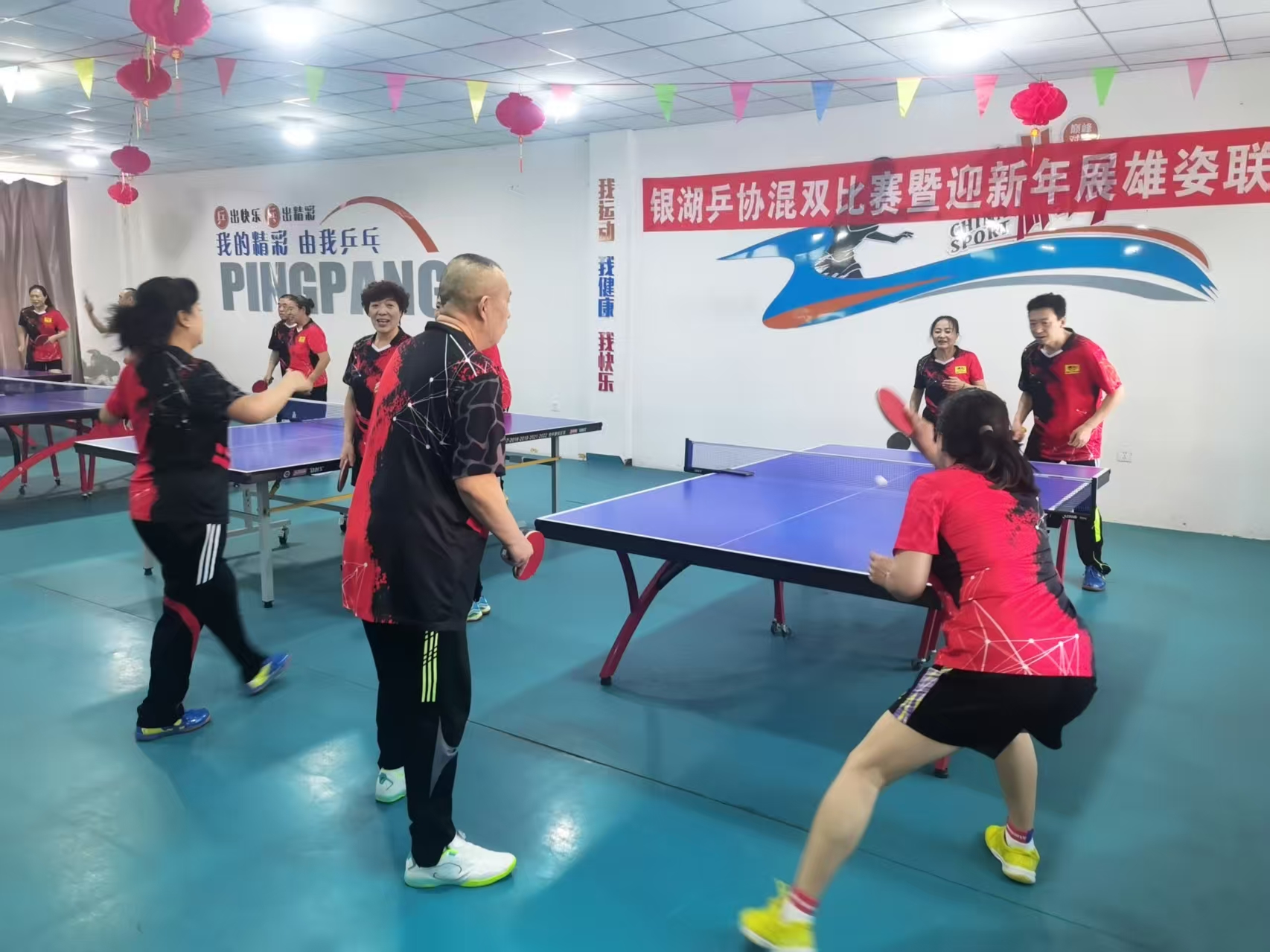 紅崗區(qū)銀河街道溫馨社區(qū)關(guān)工小組聯(lián)合溫馨社區(qū)乒乓球俱樂部，在新時(shí)代文明實(shí)踐站舉辦“文明競技、快樂健身”新年乒乓球混雙比賽.jpg