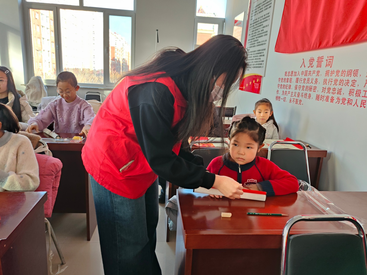 西城街道錦繡社區(qū)關(guān)工委開展“童心迎新年 巧手繪年歷”主題活動(dòng)照片6_副本.jpg