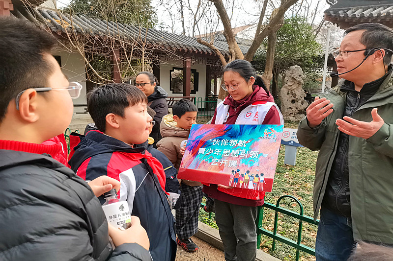 江蘇省南京市秦淮區(qū)秦虹街道扇骨里社區(qū)關(guān)工委開展“閱動秦淮?絲路回響”主題研學(xué)活動(1).jpg