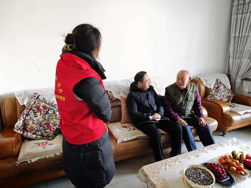 云杉路街道關(guān)工委“傳承紅色薪火，賡續(xù)精神血脈”新春慰問“五老”活動照片4_副本.jpg