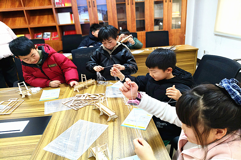 江蘇省南京市江寧區(qū)橫溪街道許高村關(guān)工委組織青少年開展科普學(xué)堂主題活動(2).jpg