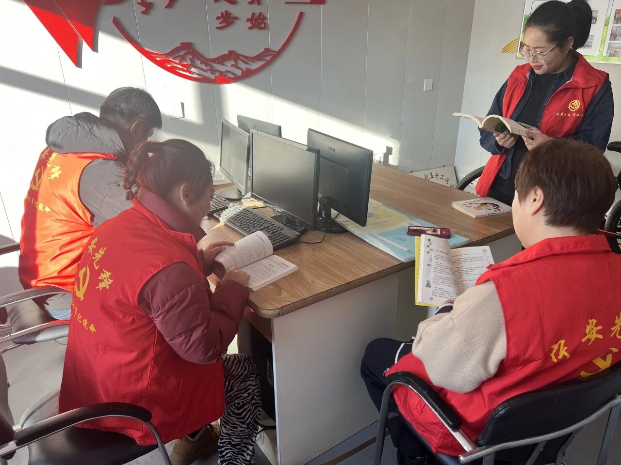 1770092240435480.jpg 龍江省牡丹江市寧安市東京城鎮(zhèn)關(guān)工委組織開展“書香潤心靈 閱讀伴成長”讀書分享會活動.jpg