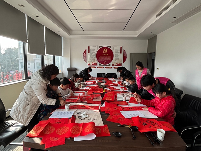 盛澤鎮(zhèn)山塘社區(qū)關(guān)工委舉辦“童墨書新歲 藝彩慶新春”主題活動.jpeg