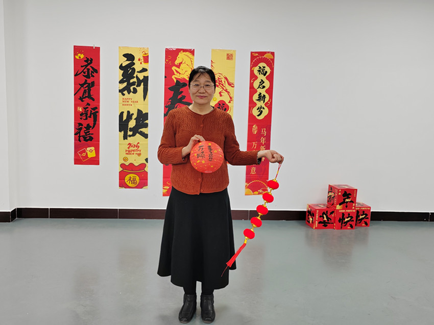 1770342701869737.jpg 西城街道如意東社區(qū)“新年新氣‘相’定格幸福年”為老年新年攝影活動照片1_副本.jpg