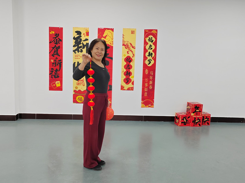 1770342721356424.jpg 西城街道如意東社區(qū)“新年新氣‘相’定格幸福年”為老年新年攝影活動照片2_副本.jpg